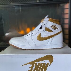 Nike Men's White and Gold Sneakers